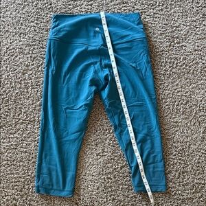 lululemon athletica Teal Capri Leggings